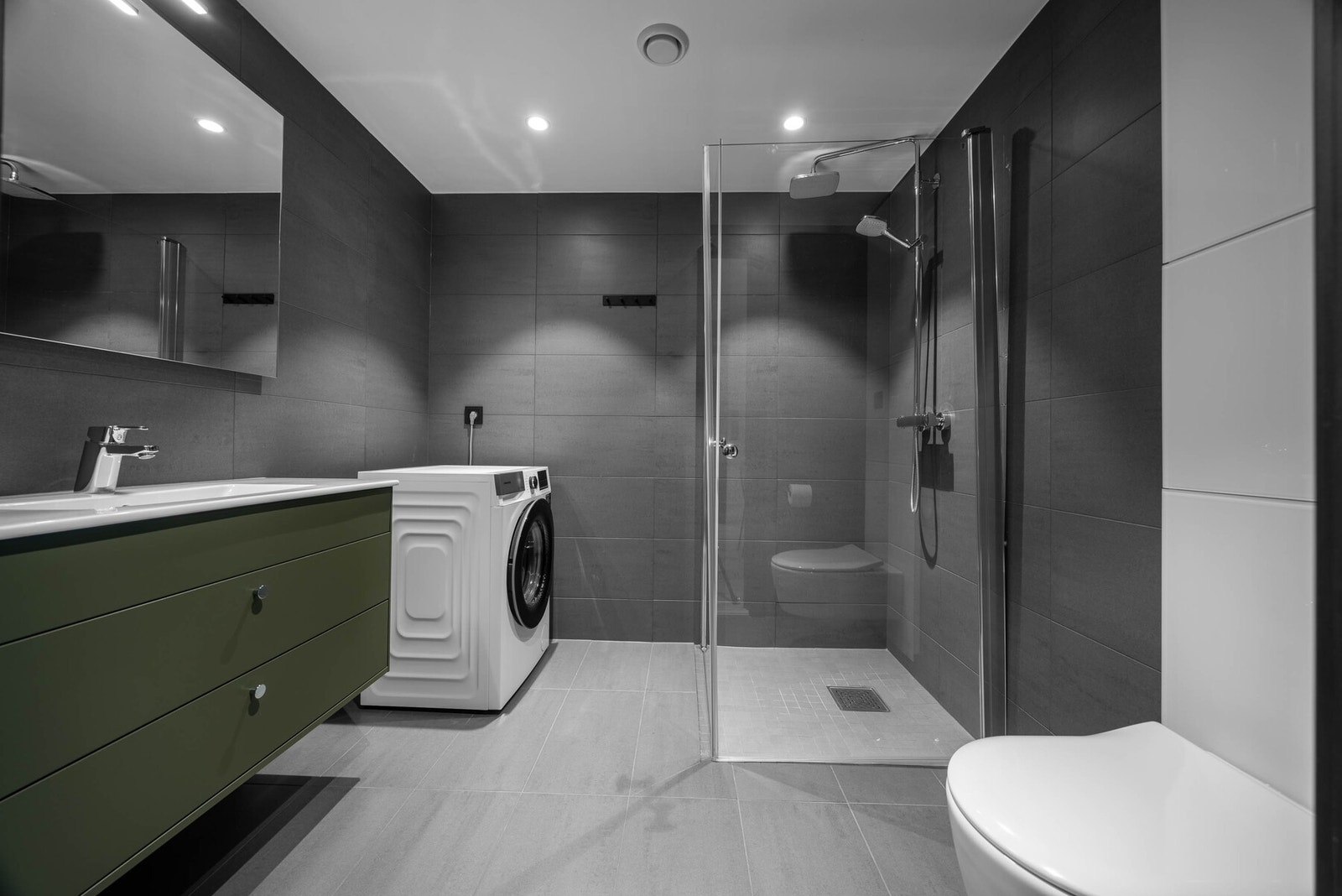 Delikat bad 2 med opplegg for vaskemaskin Galleribilde