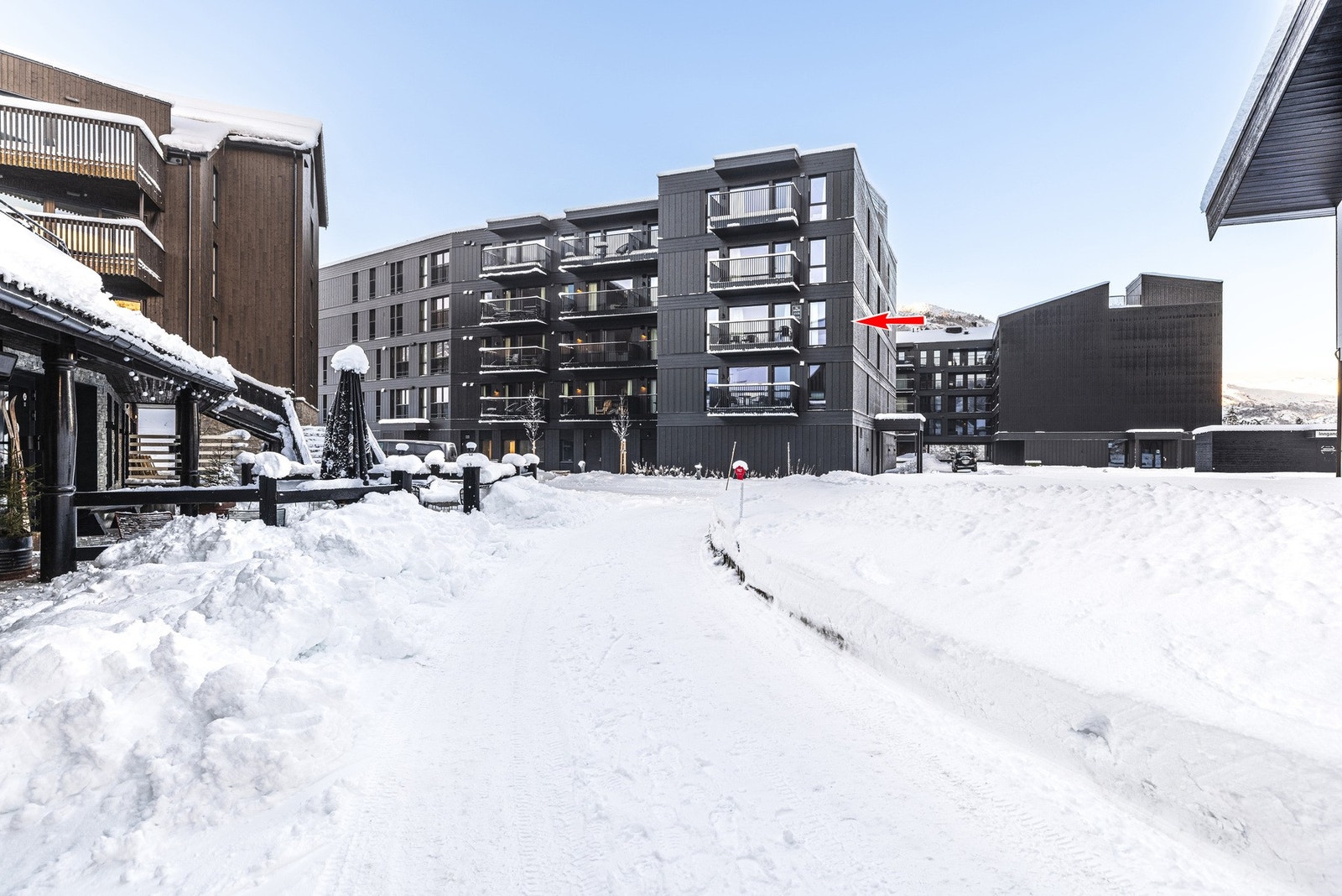 Kort vei til til et godt utvalg med serveringssteder og uteliv i vintersesongen samt matbutikk. Galleribilde