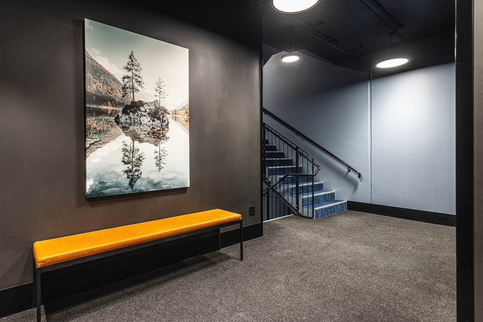 Inngangsområde for A- bygget fra torget. Galleribilde