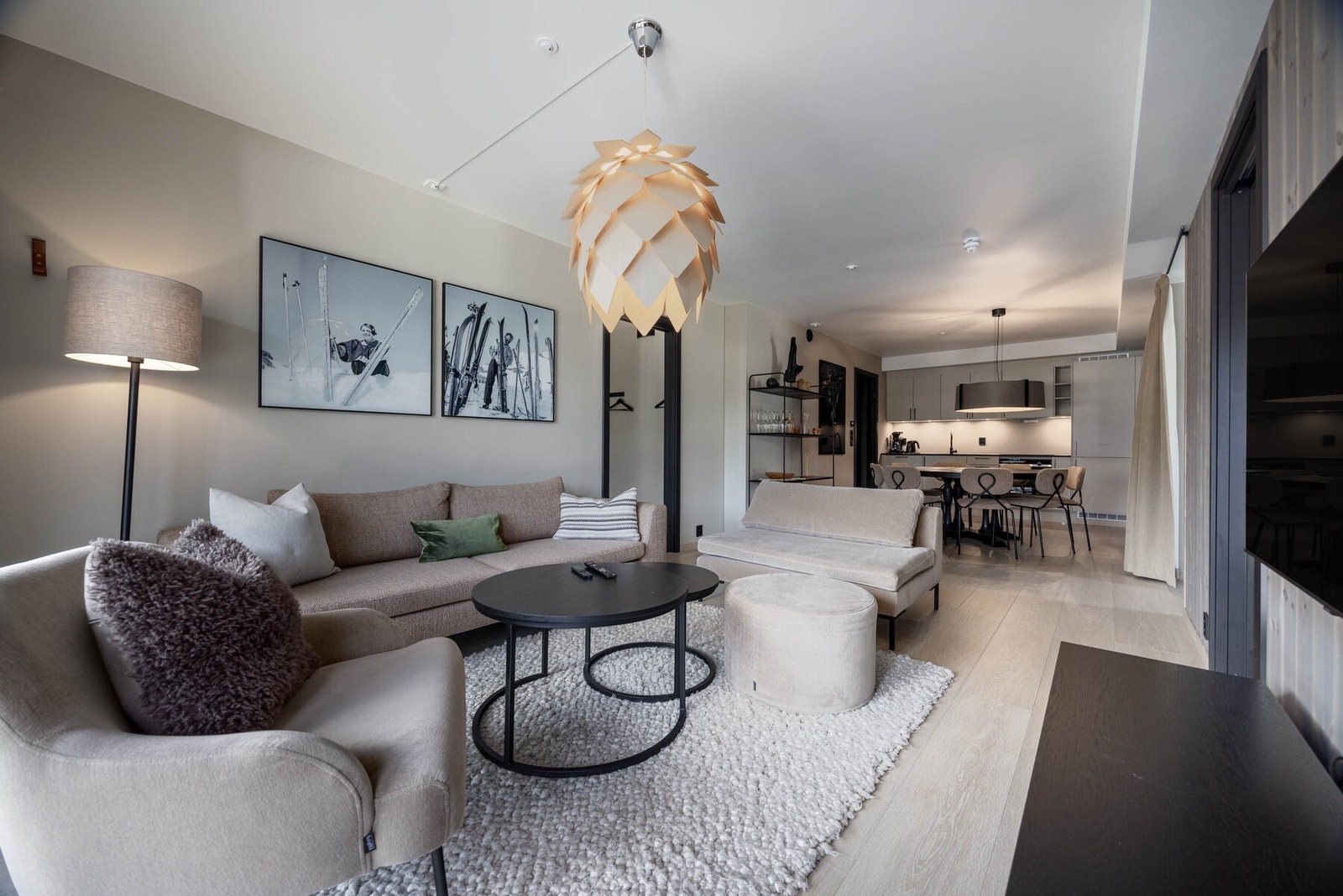 Leiligheten er godt utstyr og har gjennomgående gode kvaliteter på materialer og utstyr. Galleribilde