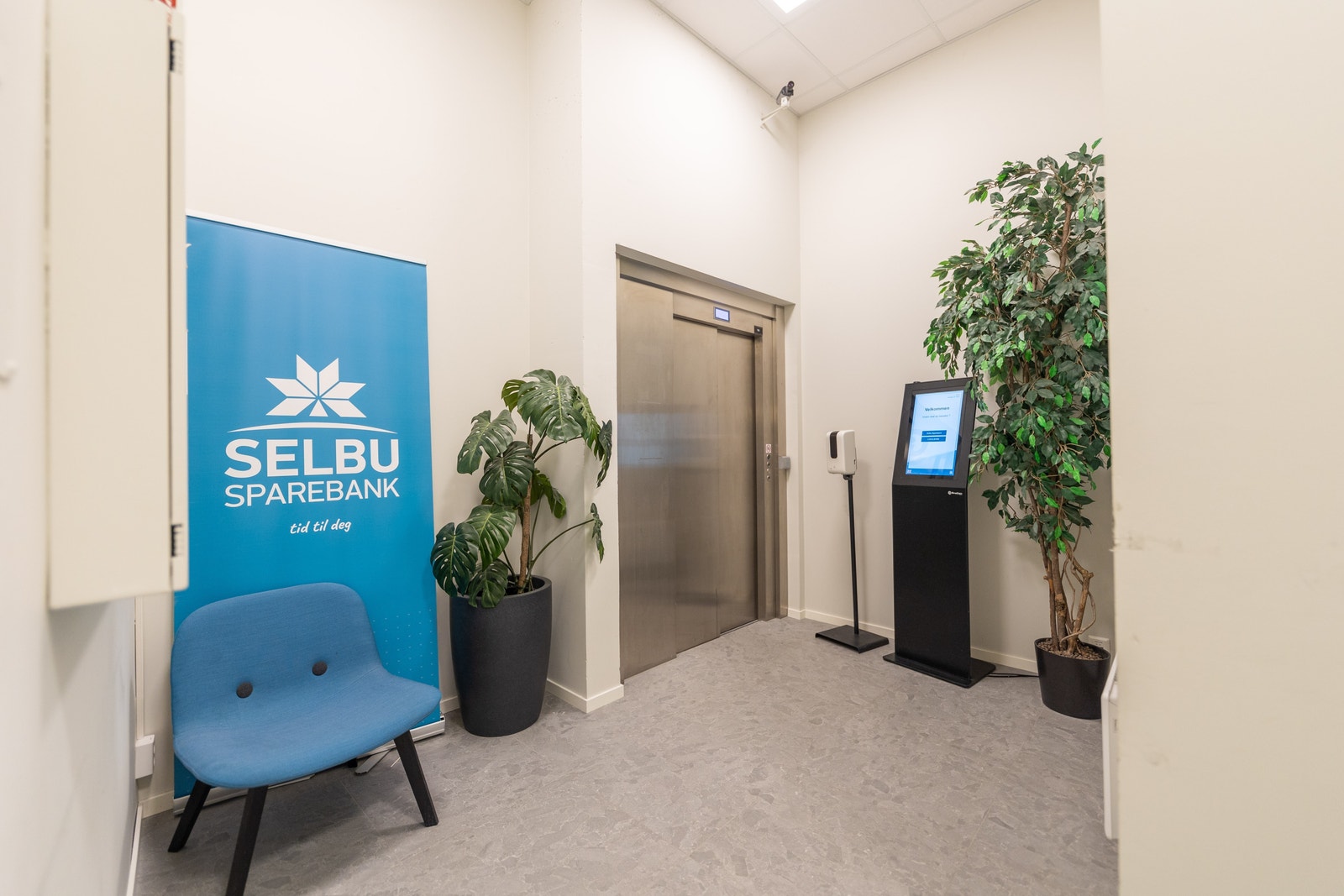 Adkomst til kontorlokalene via heis Galleribilde