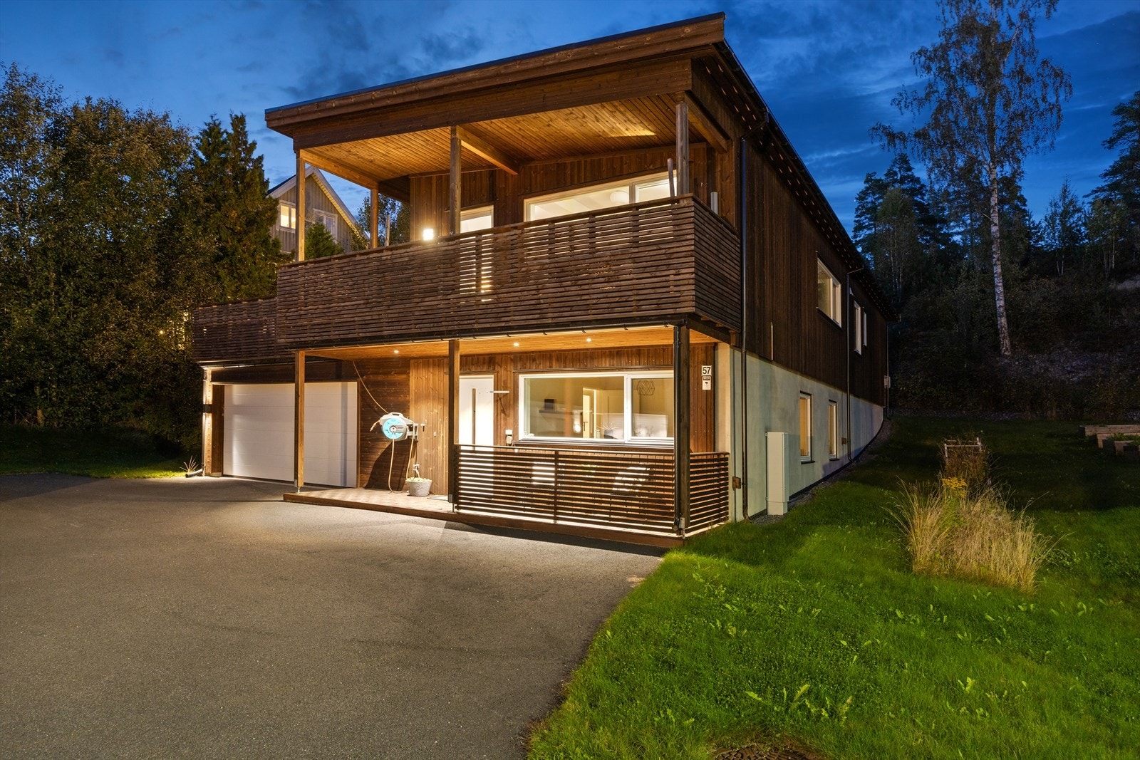 Stor, nyere enebolig med perfekt planløsning. Galleribilde