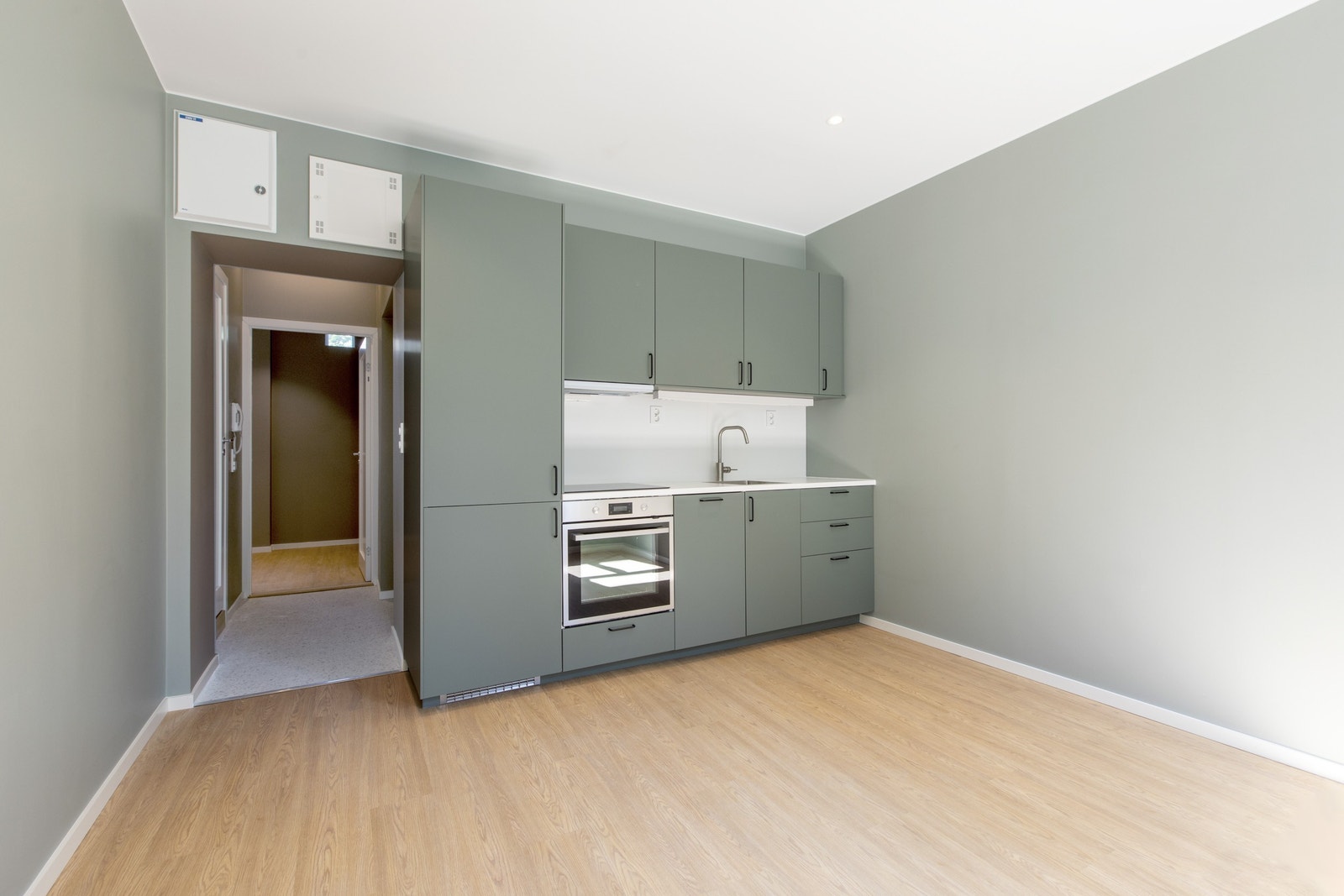 Kjøkken med hvitevarer som følger med. Galleribilde