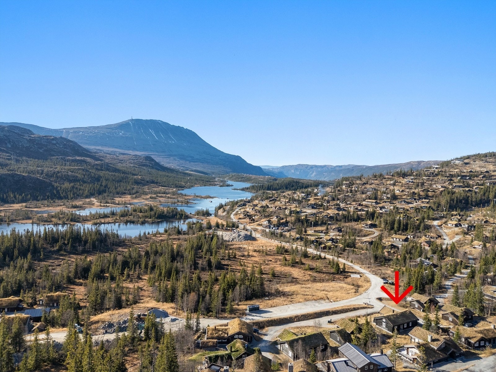 Gaustatoppen (1883 moh.) kan bestiges både til fots og via Gaustabanen, som tar deg helt til toppen. Galleribilde
