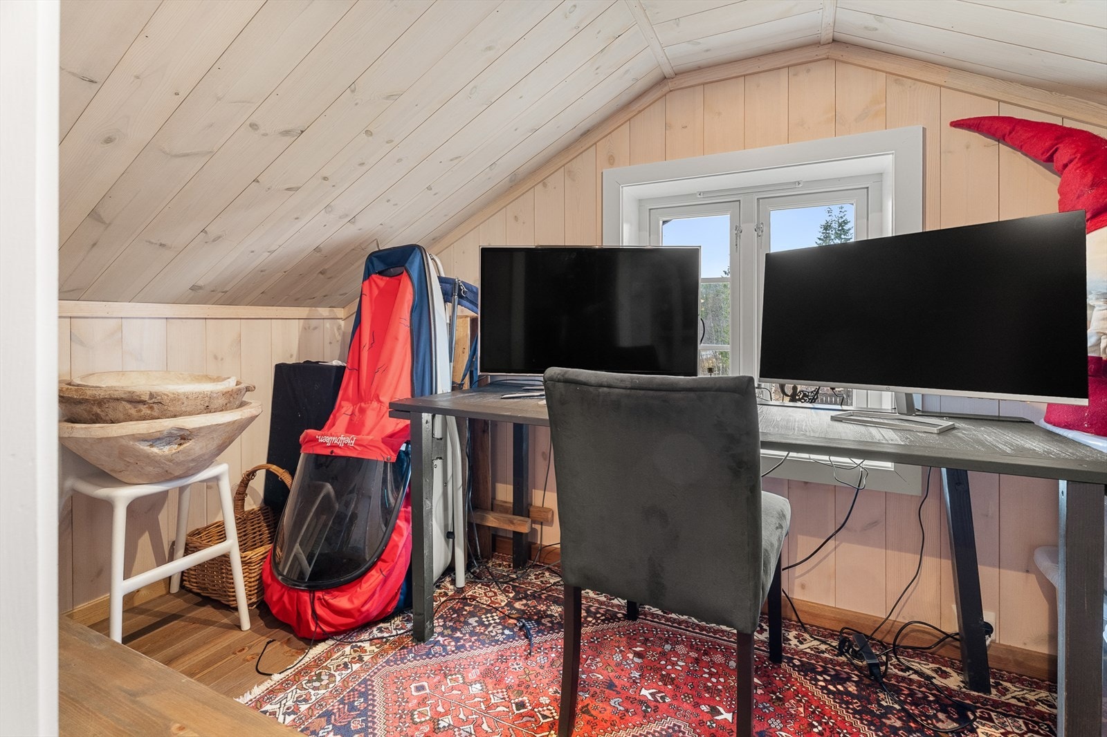 Disponibelt rom/bod som er brukt som kontor. Galleribilde