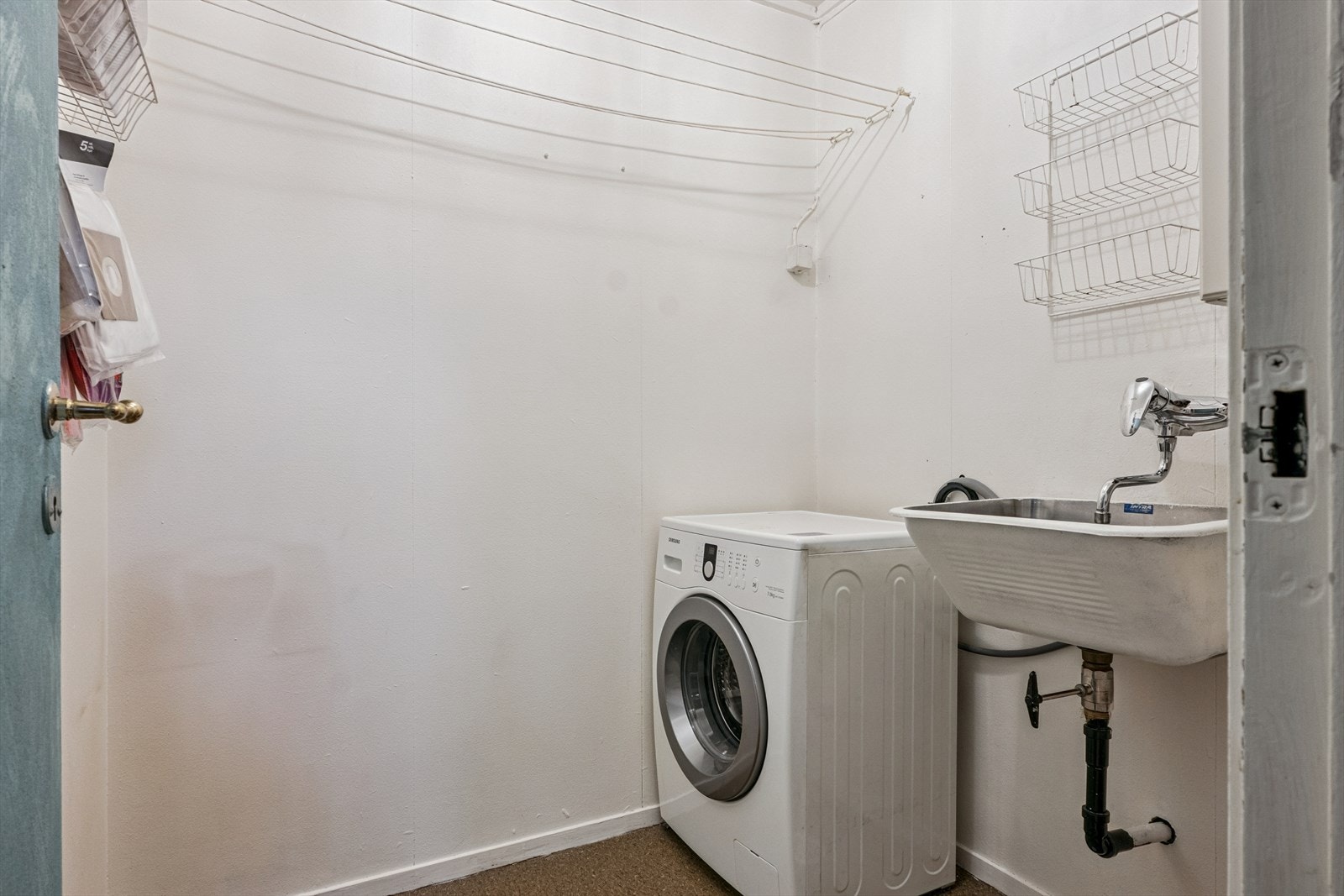 Vaskerom Galleribilde