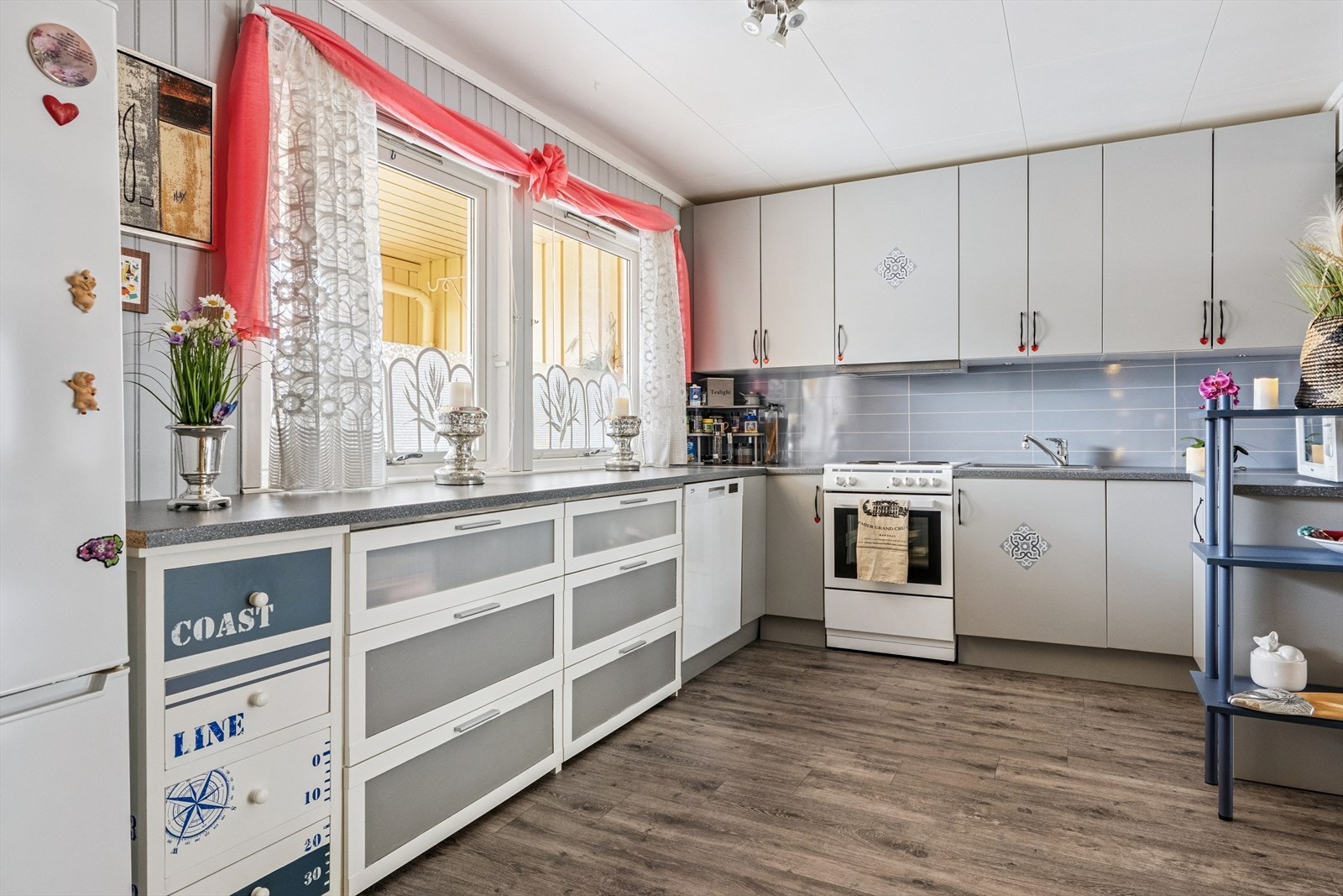 Nytt kjøkken, kjøkken gulv og hvitevarer 2018 Galleribilde