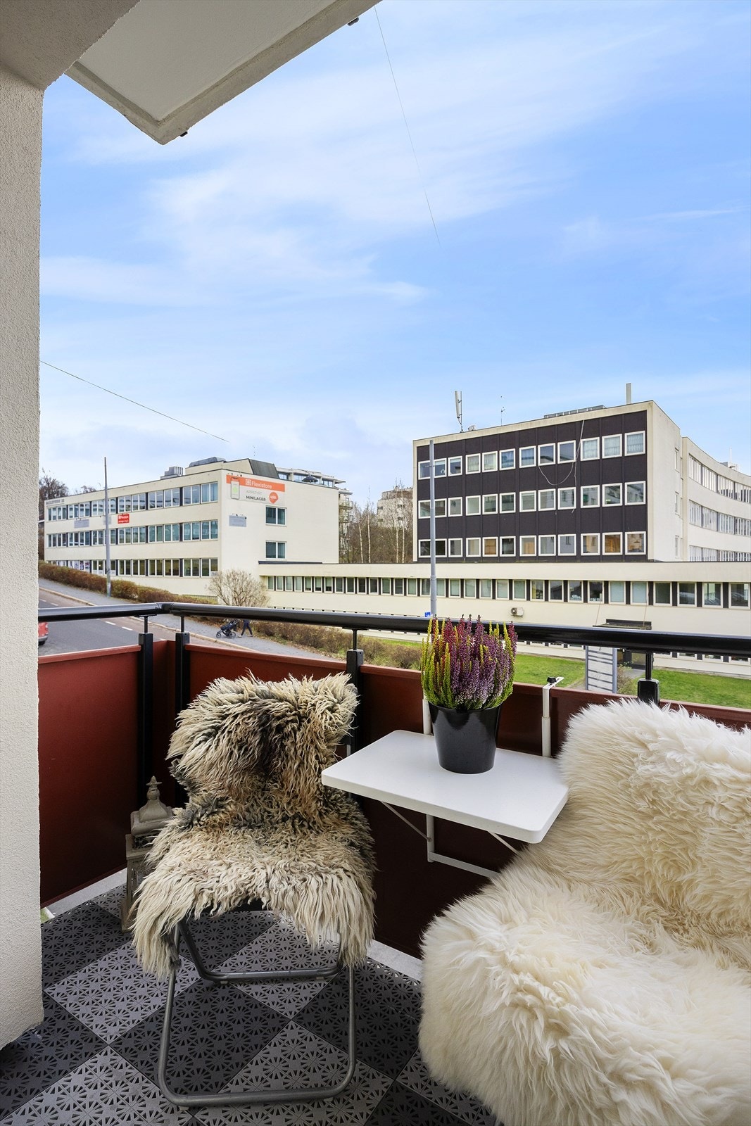 Perfekt størrelse for små sittegrupper eller andre koselige utemøbler Galleribilde