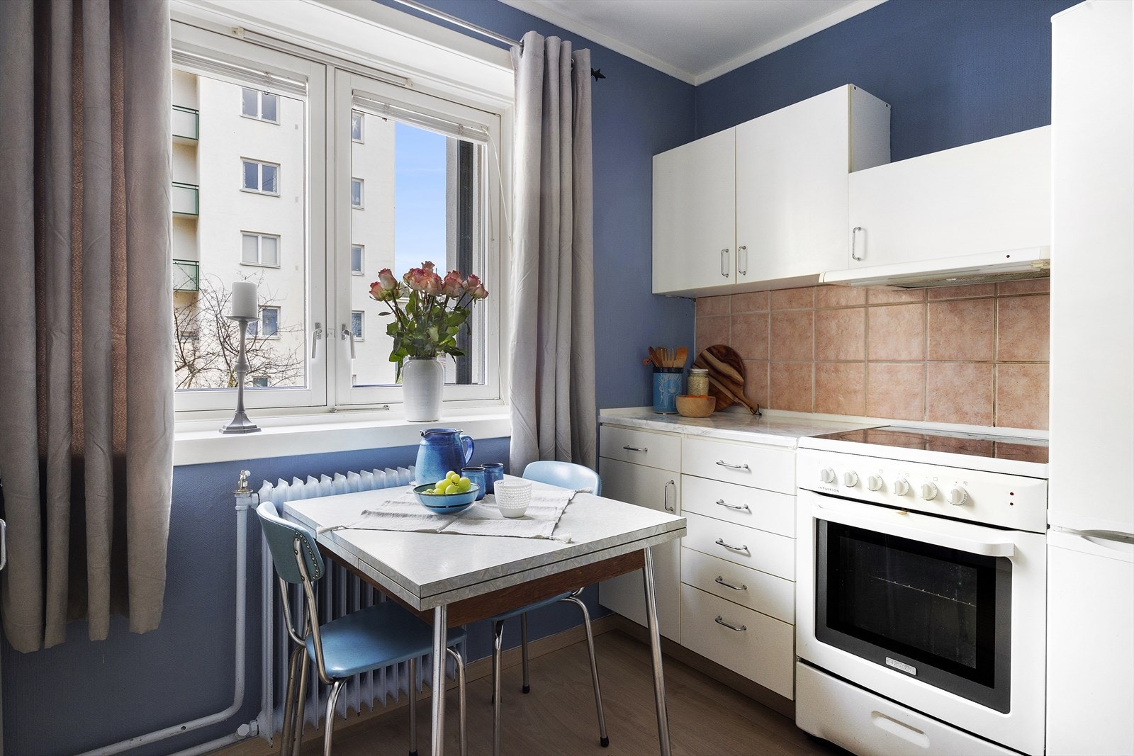 En funksjonell og ryddig kjøkkenløsning som kan tas i bruk som den er, eller tilpasses egne ønsker over tid. Galleribilde