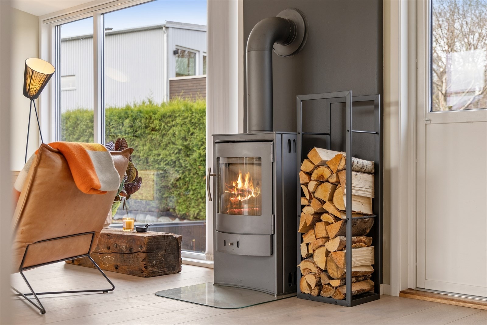 Lun varme med vedfyring samt det er installert varmepumpe i 2023 Galleribilde