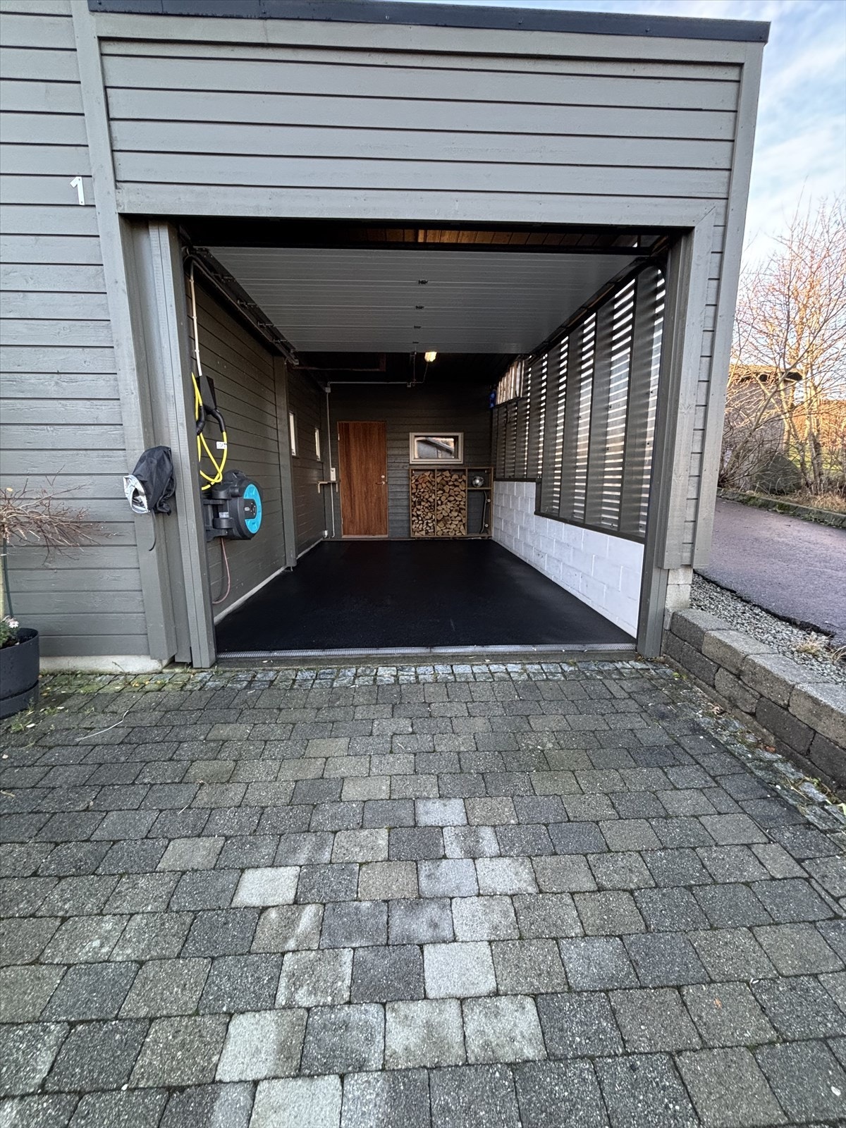 Garasje/carport - selgers bilde Galleribilde