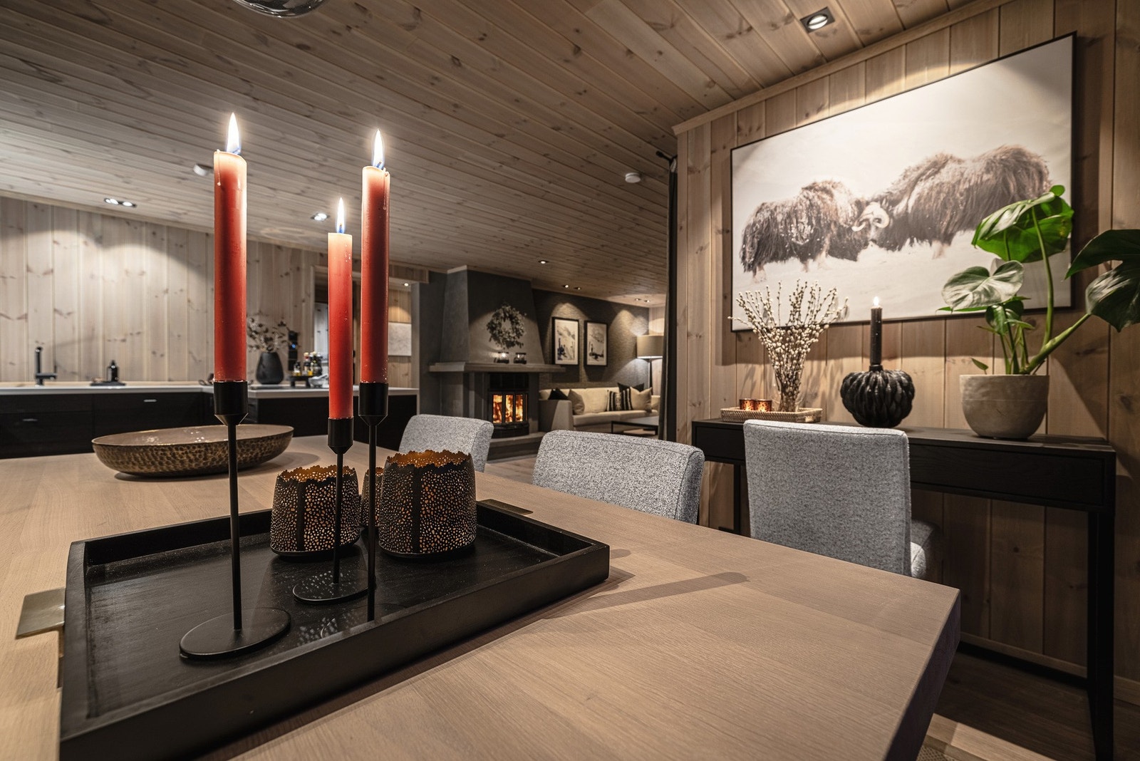 Stilfull og varm leilighet med innbydende atmosfære, perfekt for koselige kvelder. En leilighet med særpreg! Galleribilde