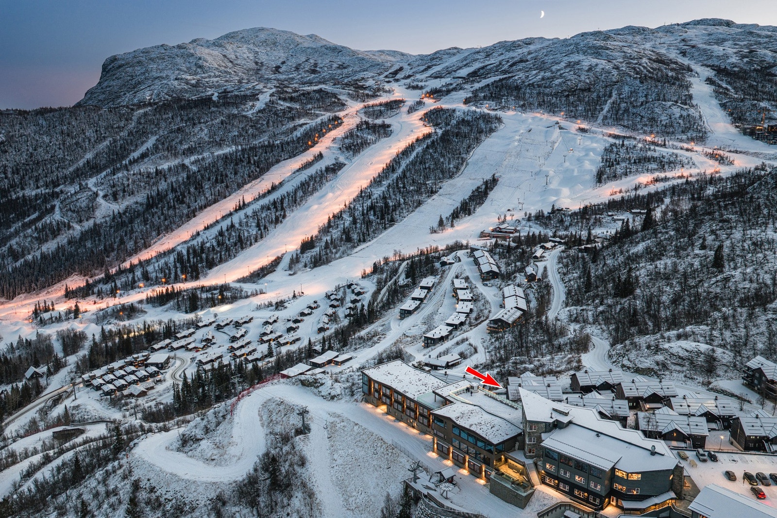 Her kan du bare nyte den lekre leiligheten, beliggenheten og den magiske utsikten. For ikke og snakke om den gode fjellfølelsen! Galleribilde