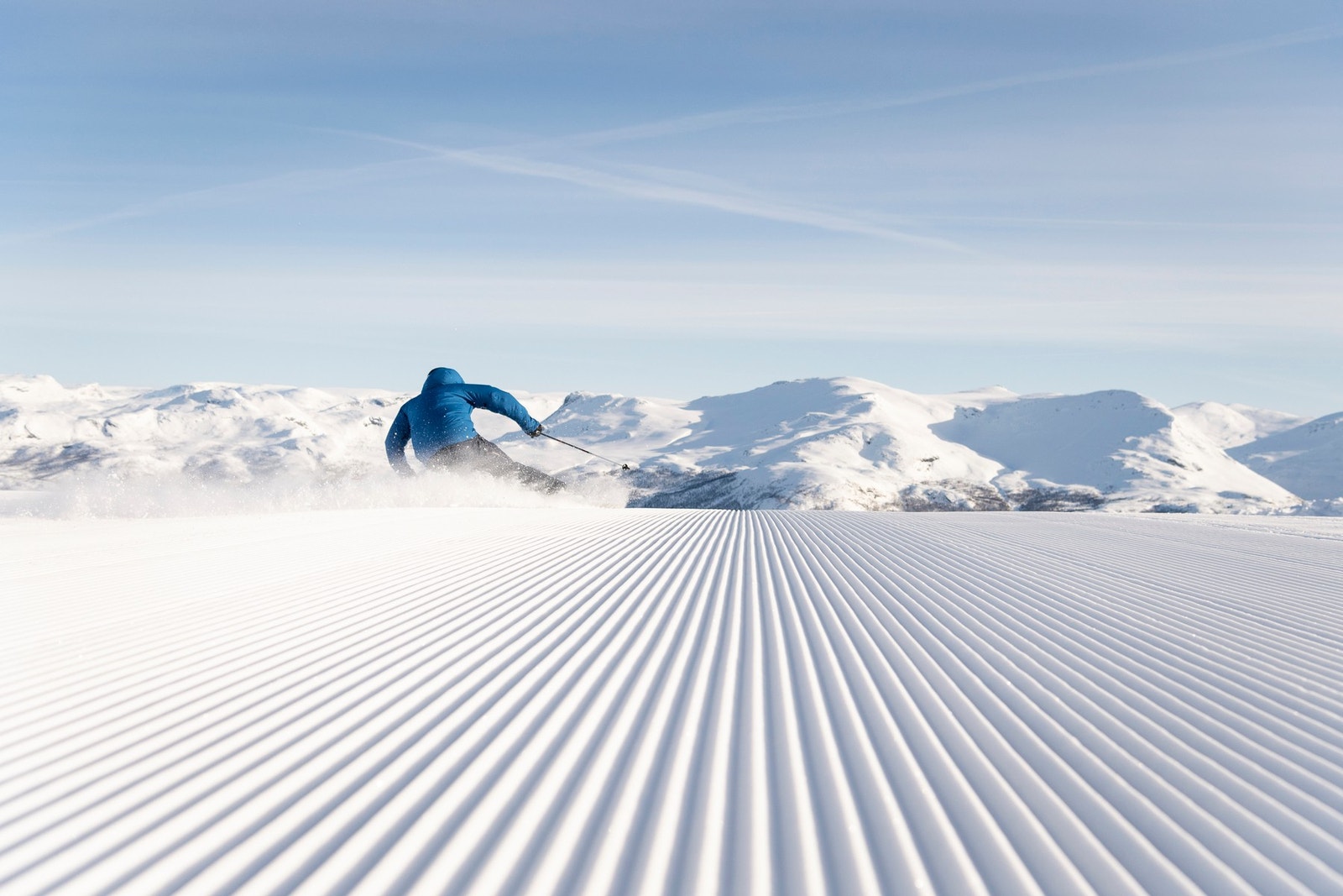Hemsedal skisenter binder fjellet sammen med moderne heiser, så du kan stå fra topp til bunn uten å måtte ta av deg skiene. Foto: Ola Matsson. Galleribilde