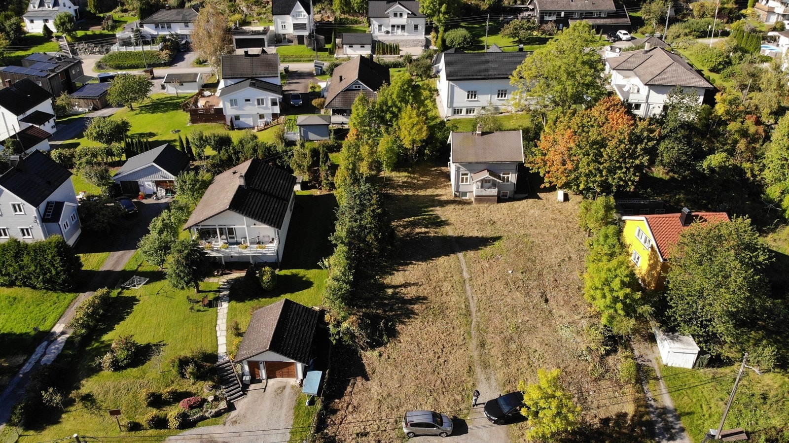 Eiendommen ligger attraktivt til, skjermet og tilbaketrukket. Galleribilde