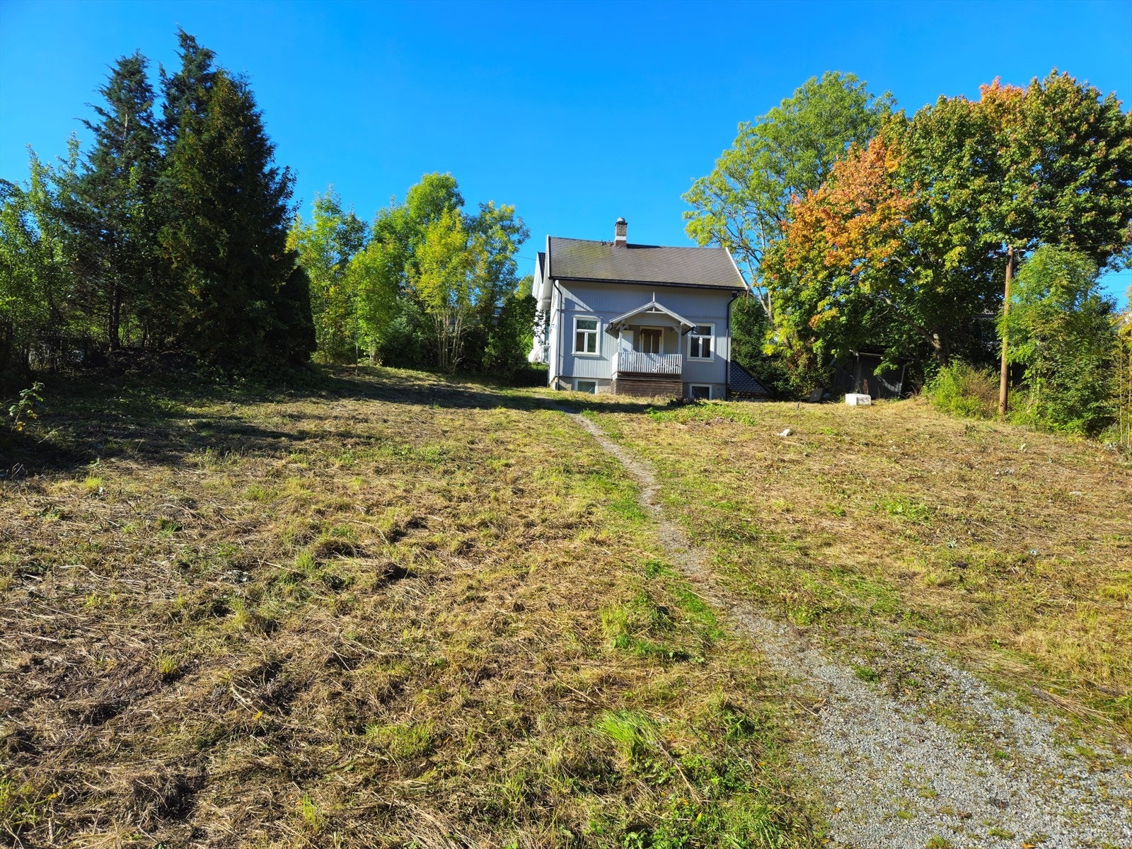 Skiveien 18 har en sentral beliggenhet med kort avstand til både Kolbotn sentrum og Tårnåsen senter. Galleribilde
