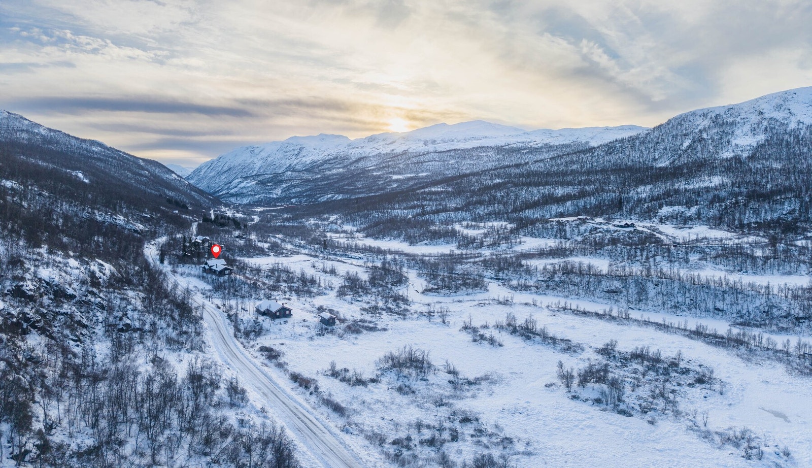 Her får du tilgang til et ekte fjellmiljø med panoramautsikt, frisk fjelluft og nærhet til Hemsedals rike aktivitetstilbud, samtidig som du kan nyte fred og ro. Galleribilde