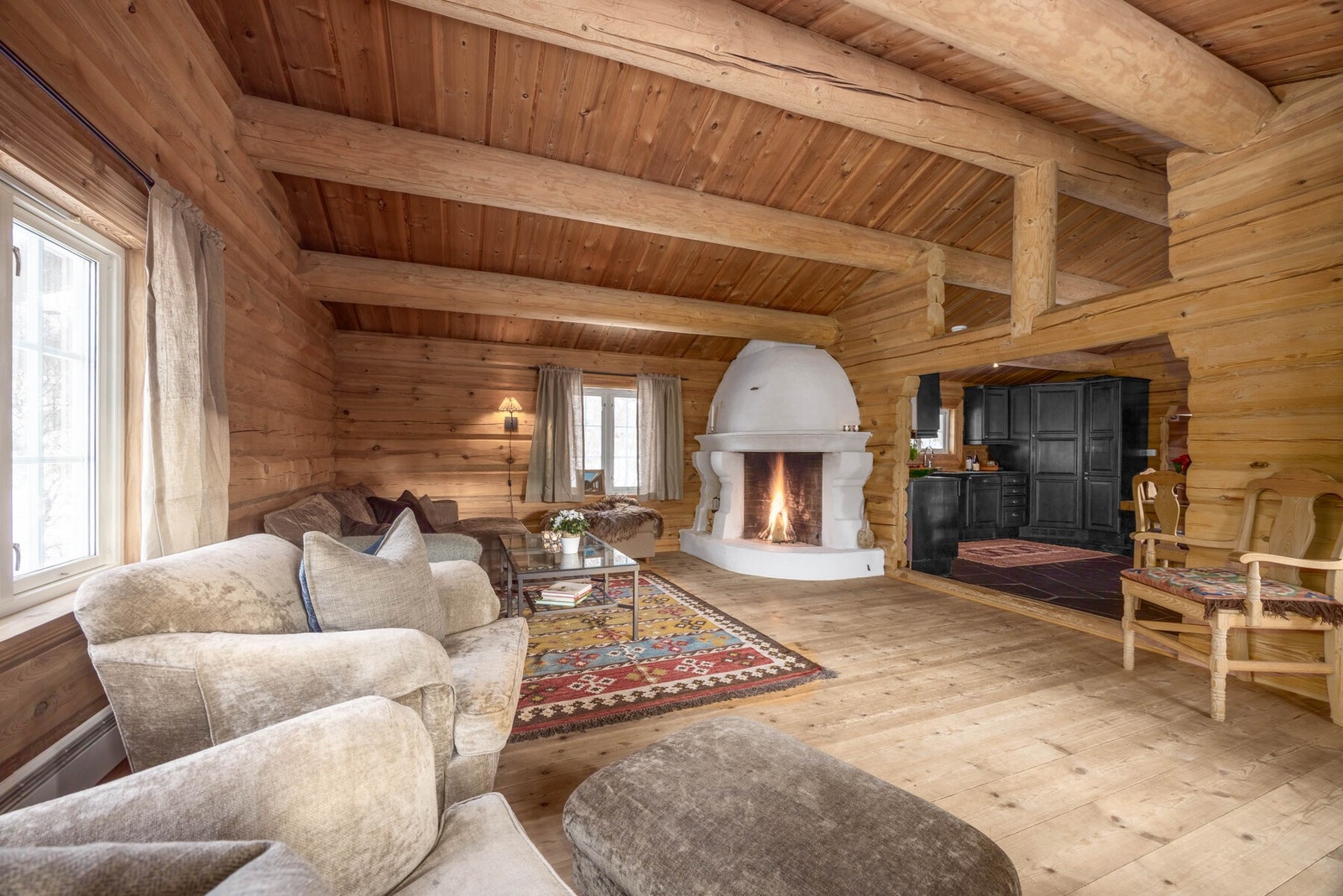 Stuen byr på en lun og varm atmosfære og er et naturlig samlingspunkt for familie og venner. Galleribilde