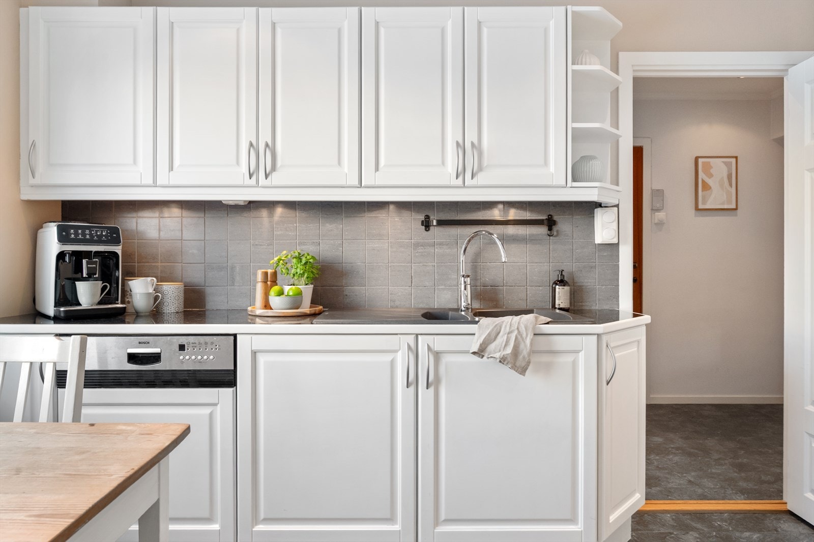 Lukket kjøkkenløsning er noe mange savner i hverdagen. Galleribilde