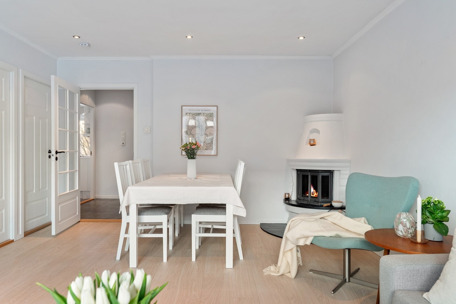 Her er det vedovn som varmer godt på de litt kaldere dagene. Galleribilde