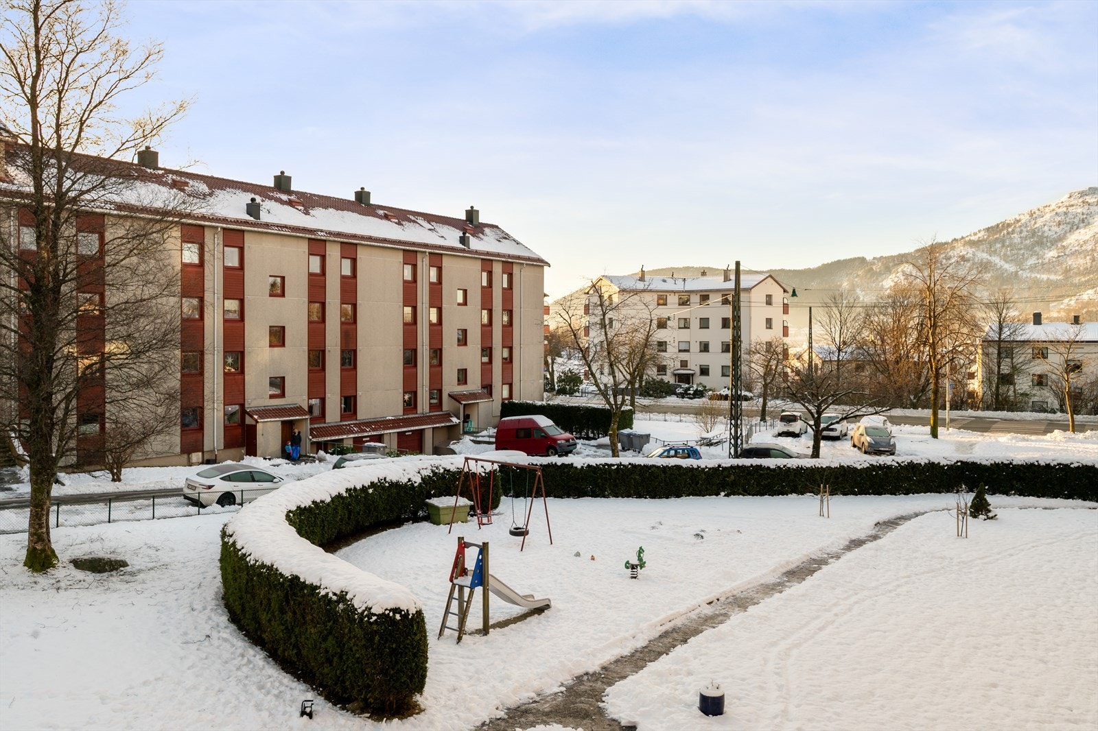 Det er et "flust" av friluftsområder og gode turmuligheter i nærområdet. Mange parker å velge mellom! Galleribilde