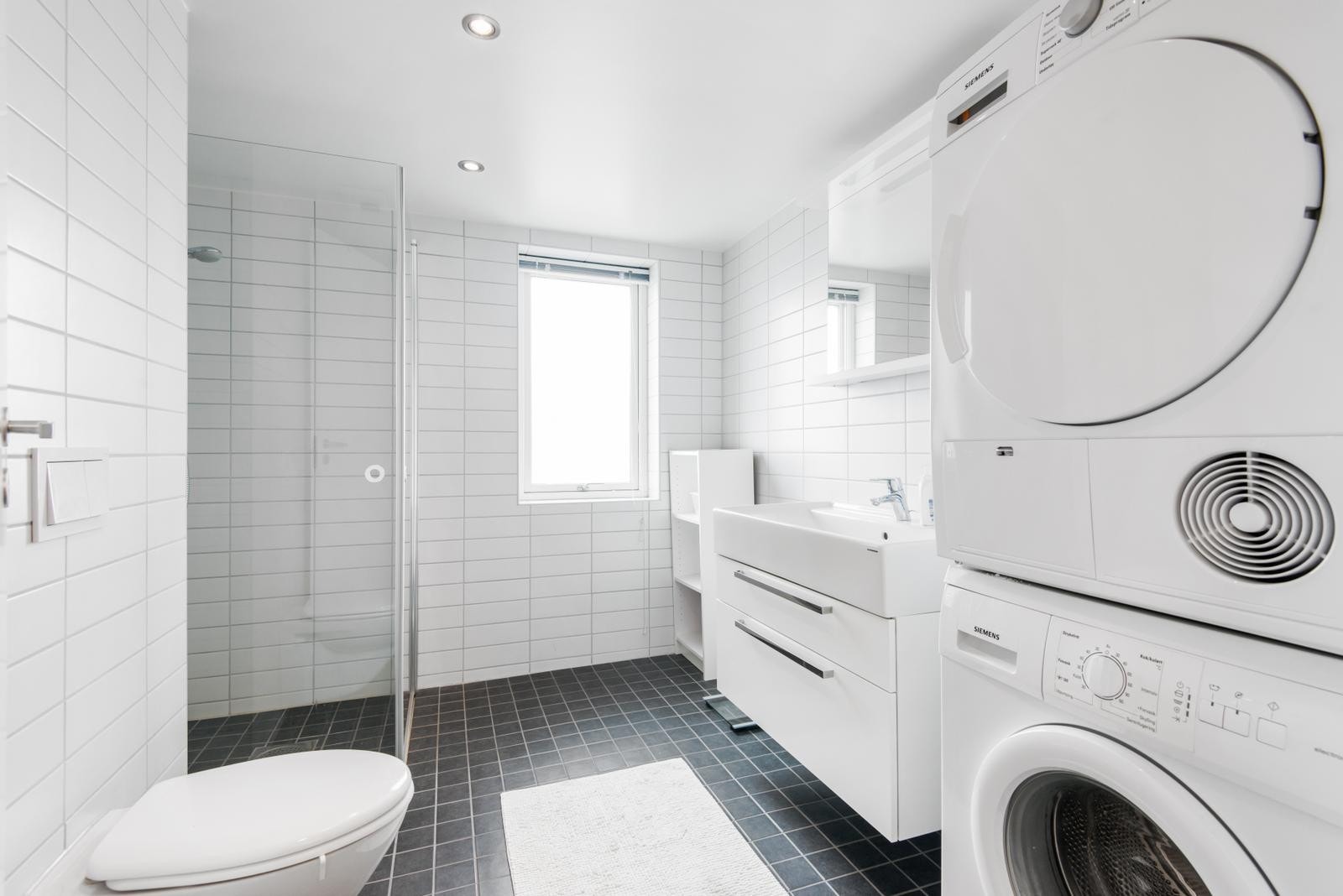 Baderom - romsligt og moderne- Galleribilde