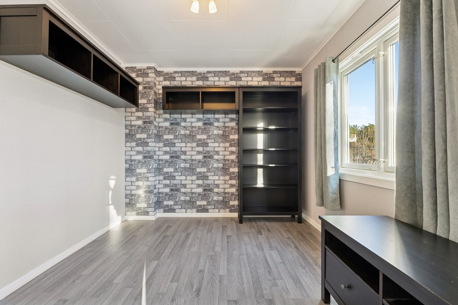 Rom innenfor stue er tidligere benyttet til soverom Galleribilde