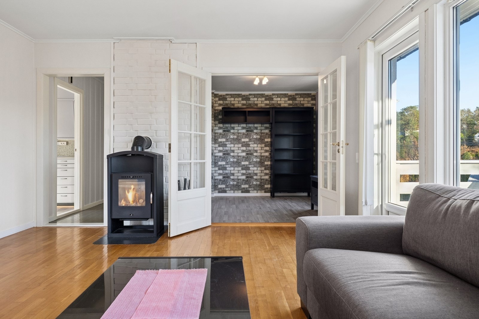 Rommet innenfor stuen har vært benyttet som tv-stue og soverom nr. 3 Galleribilde