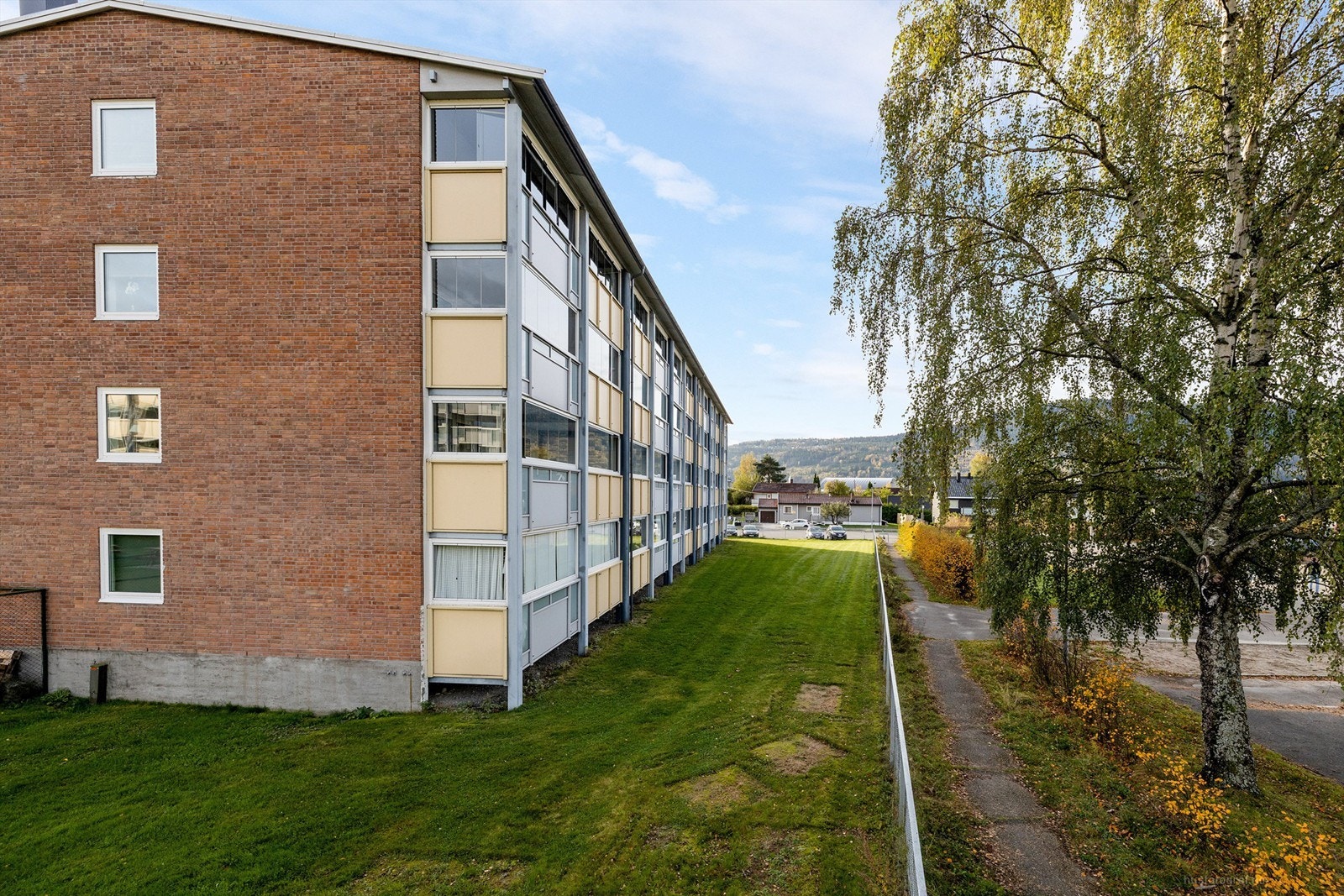 Veletablert og sentralt nærmiljø med det meste av fritids- og servicetilbud Galleribilde