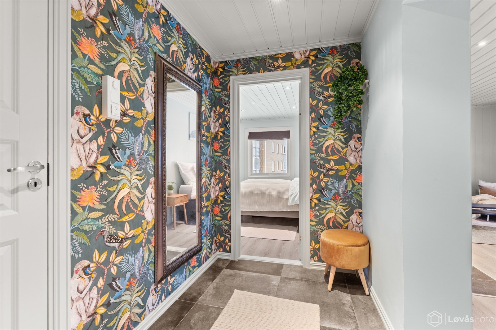 Gangen har fliser med varme i gulvet for ekstra komfort. Galleribilde