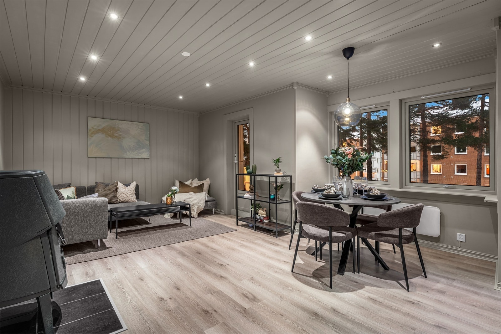 Et åpent og sosialt rom med fleksible innredningsmuligheter. Galleribilde