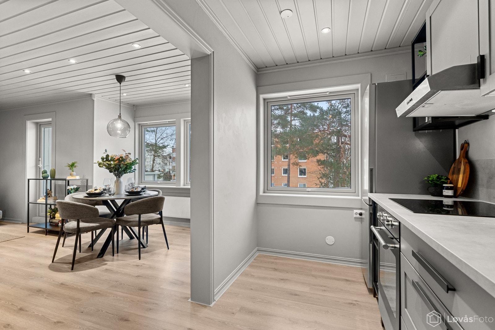 Den åpne løsningen skaper en sosialt oppholdsrom. Galleribilde