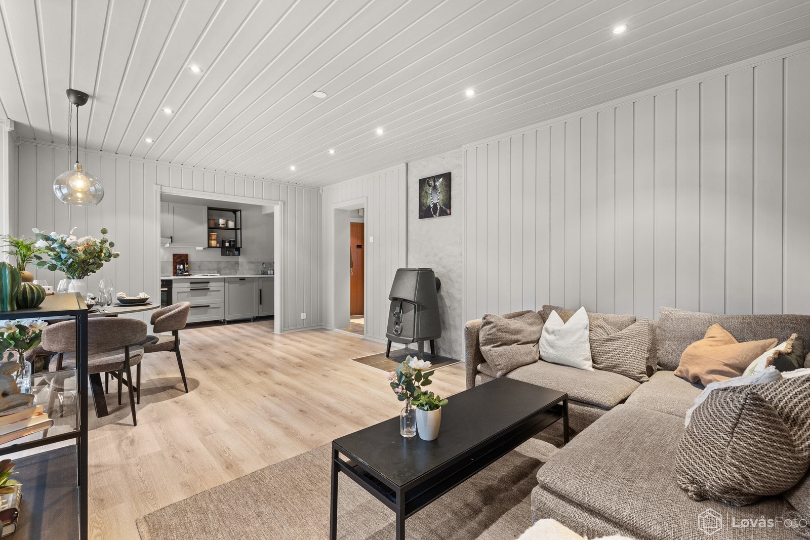 Inn igjen. Galleribilde