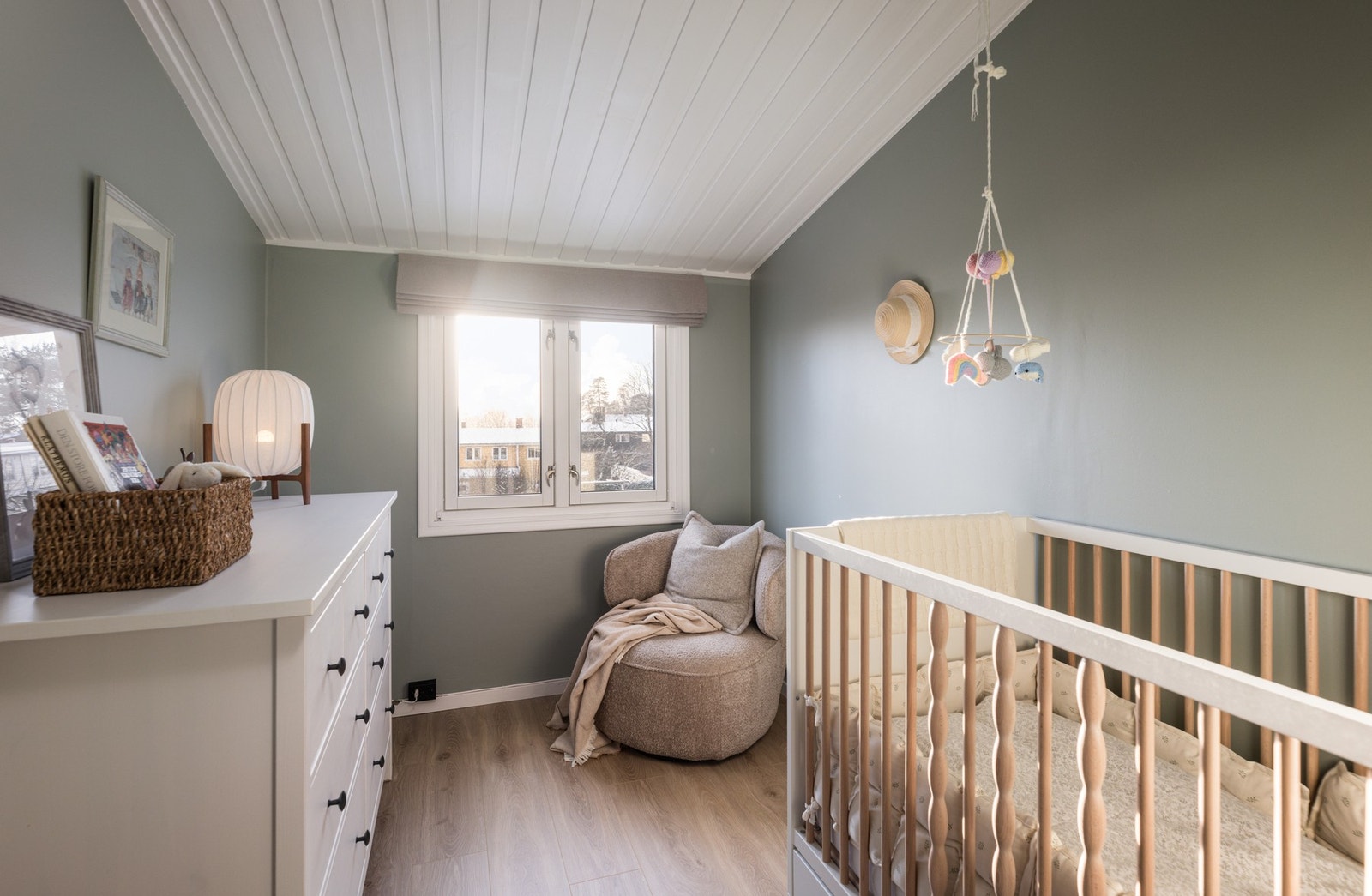 De to øvrige soverommene er av god størrelse og egner seg godt som barnerom, gjesterom eller kontor/hobbyrom. Galleribilde