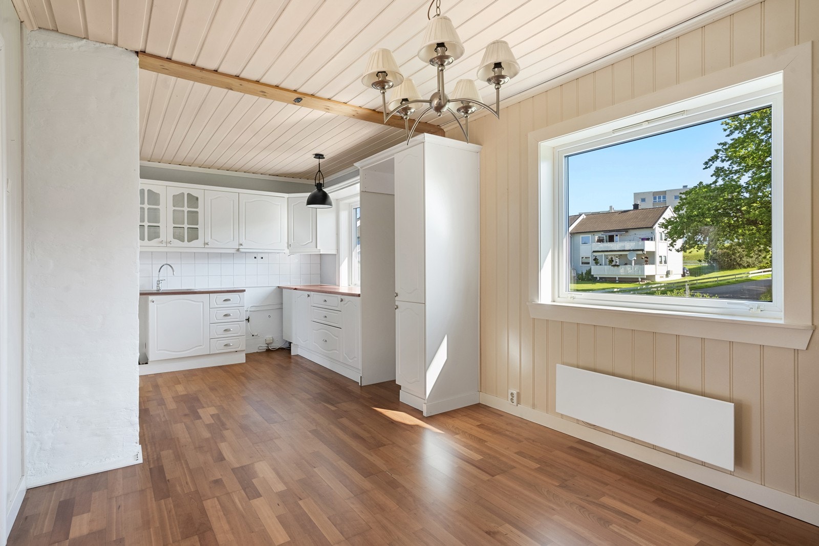 Spisestuedelen har tidligere vært et soverom, som enkelt kan tilbakeføre etter eget behov. Galleribilde