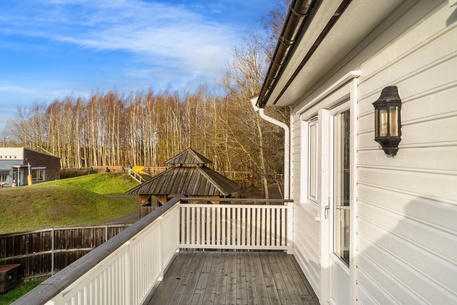 Solrik balkong Galleribilde