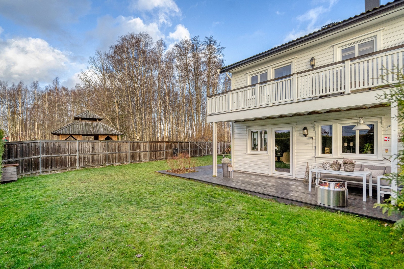 Romslig hage Galleribilde