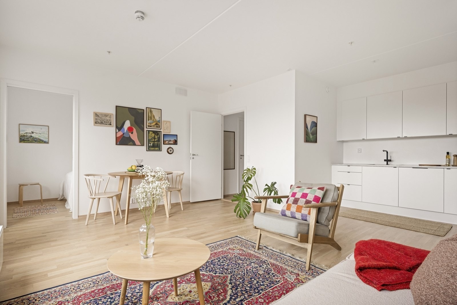 Stuen har en takhøyde på 2,59m. Galleribilde