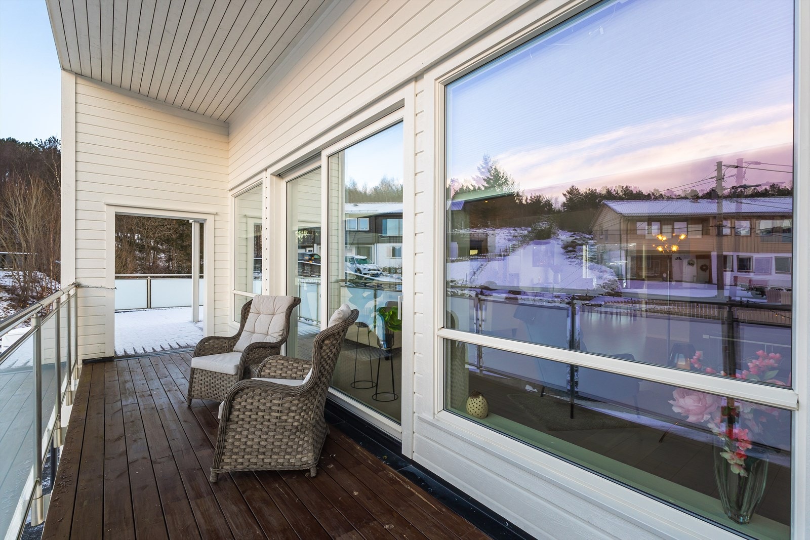 Terrassen går rundt hele huset og måler hele 69 m². Galleribilde