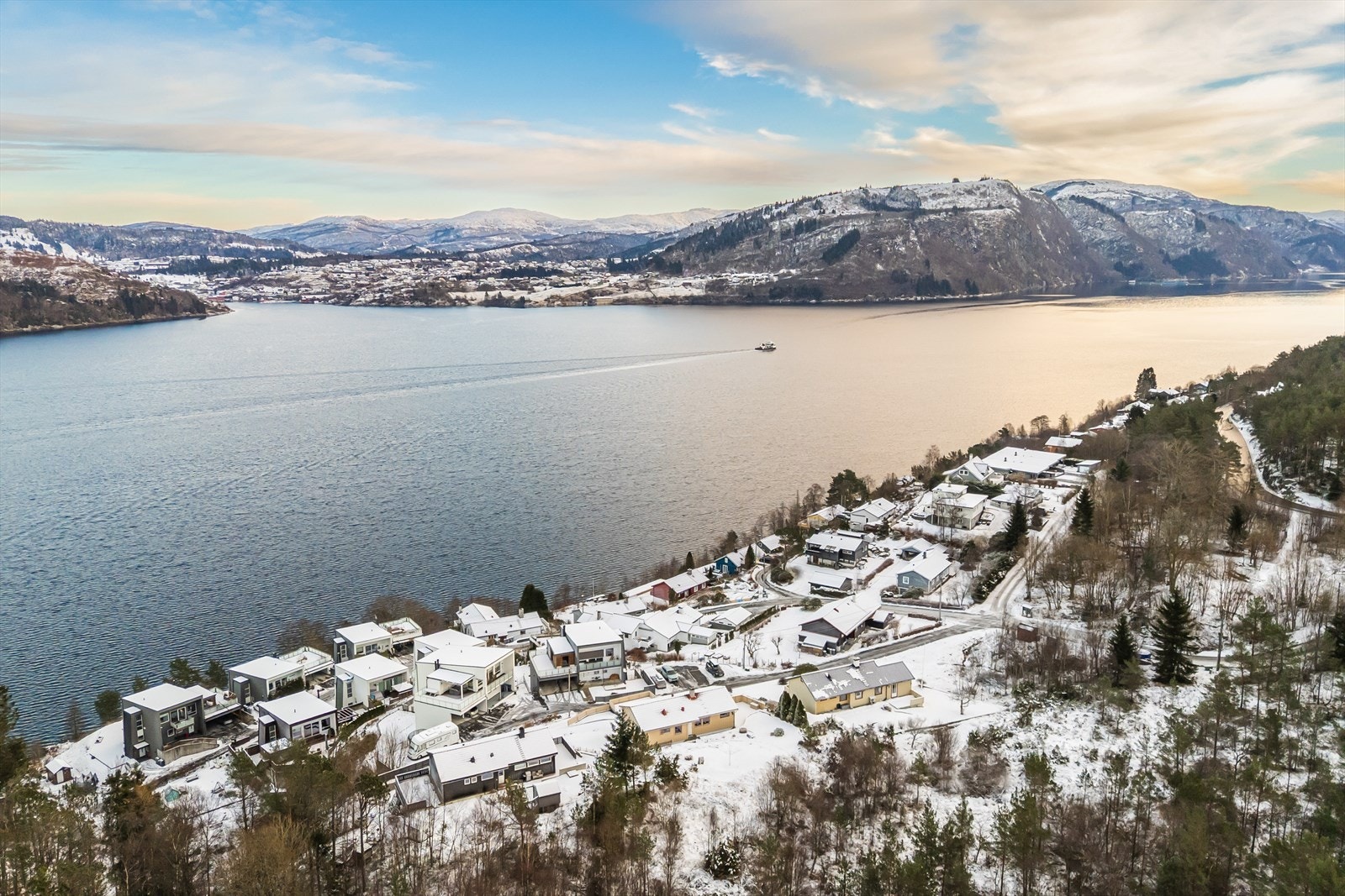 Åsane Storsenter, Horisont og Gullgruven nås på 8-9 minutter. Galleribilde