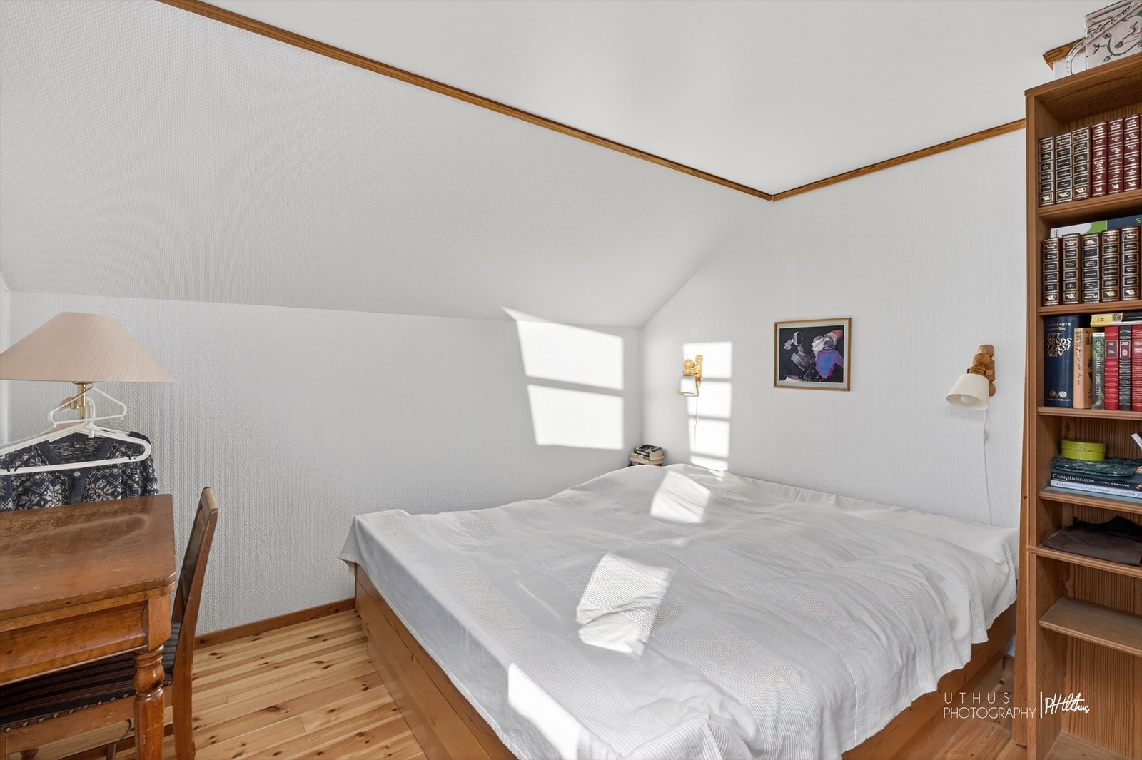 Hytten har fire gode soverom som i dag er innredet med totalt 10 sengeplasser og godt med oppbevaringsplass i garderobeløsninger. Galleribilde