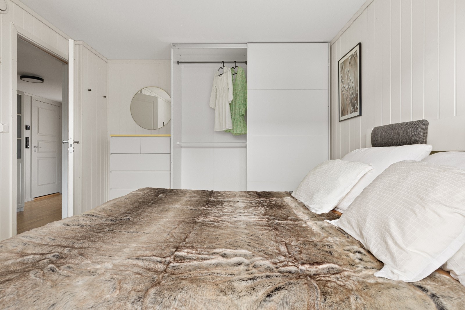 Flott garderobeskap. Galleribilde