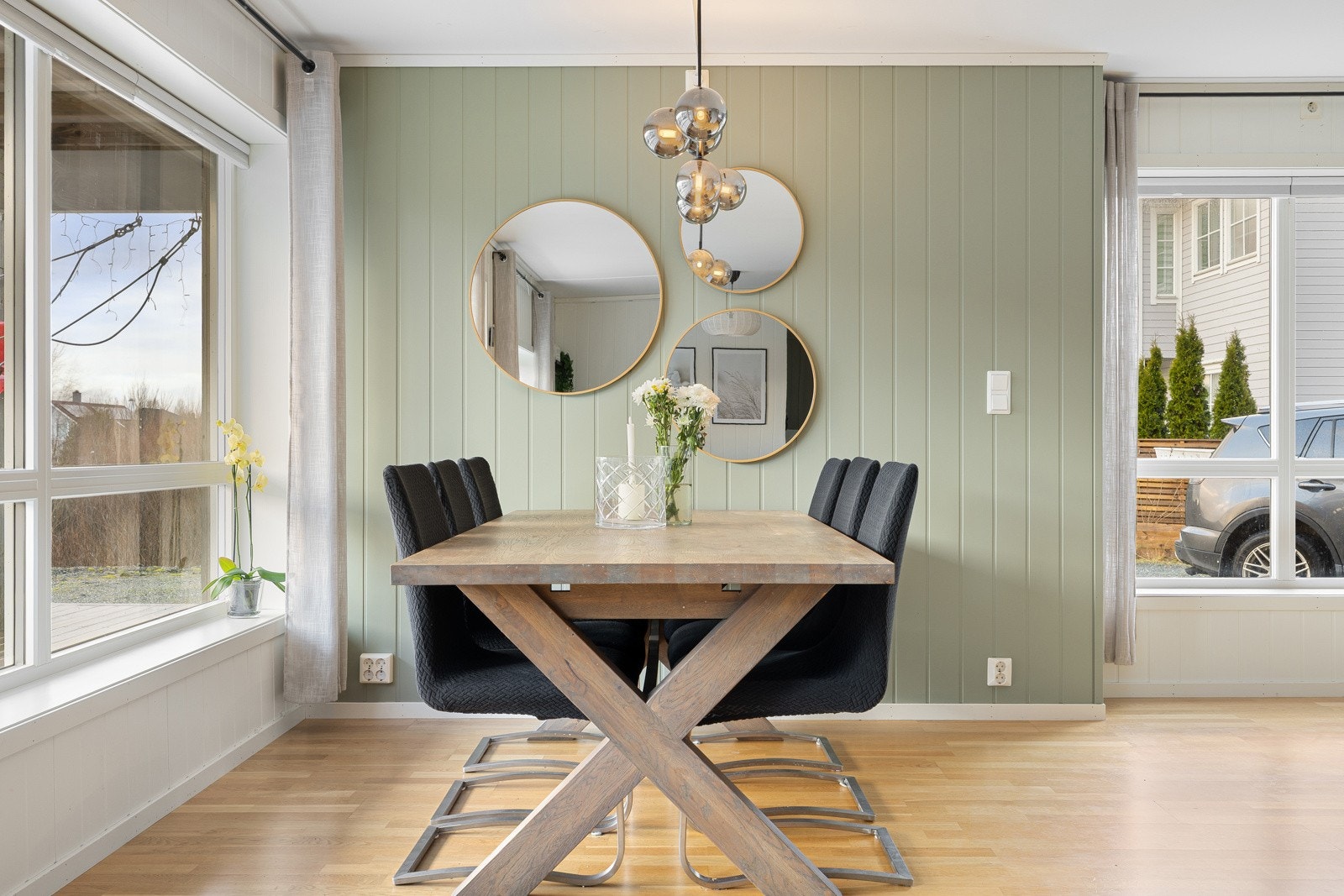 Enkelt å innrede med både spisebord og sofakrok. Galleribilde