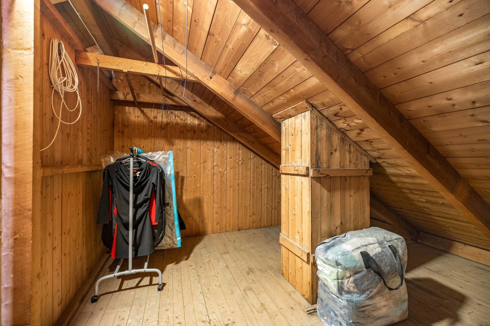 Loftsbod. Galleribilde