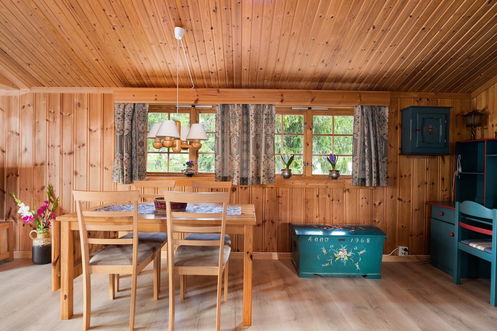 Plass for et stort spisemøblement Galleribilde