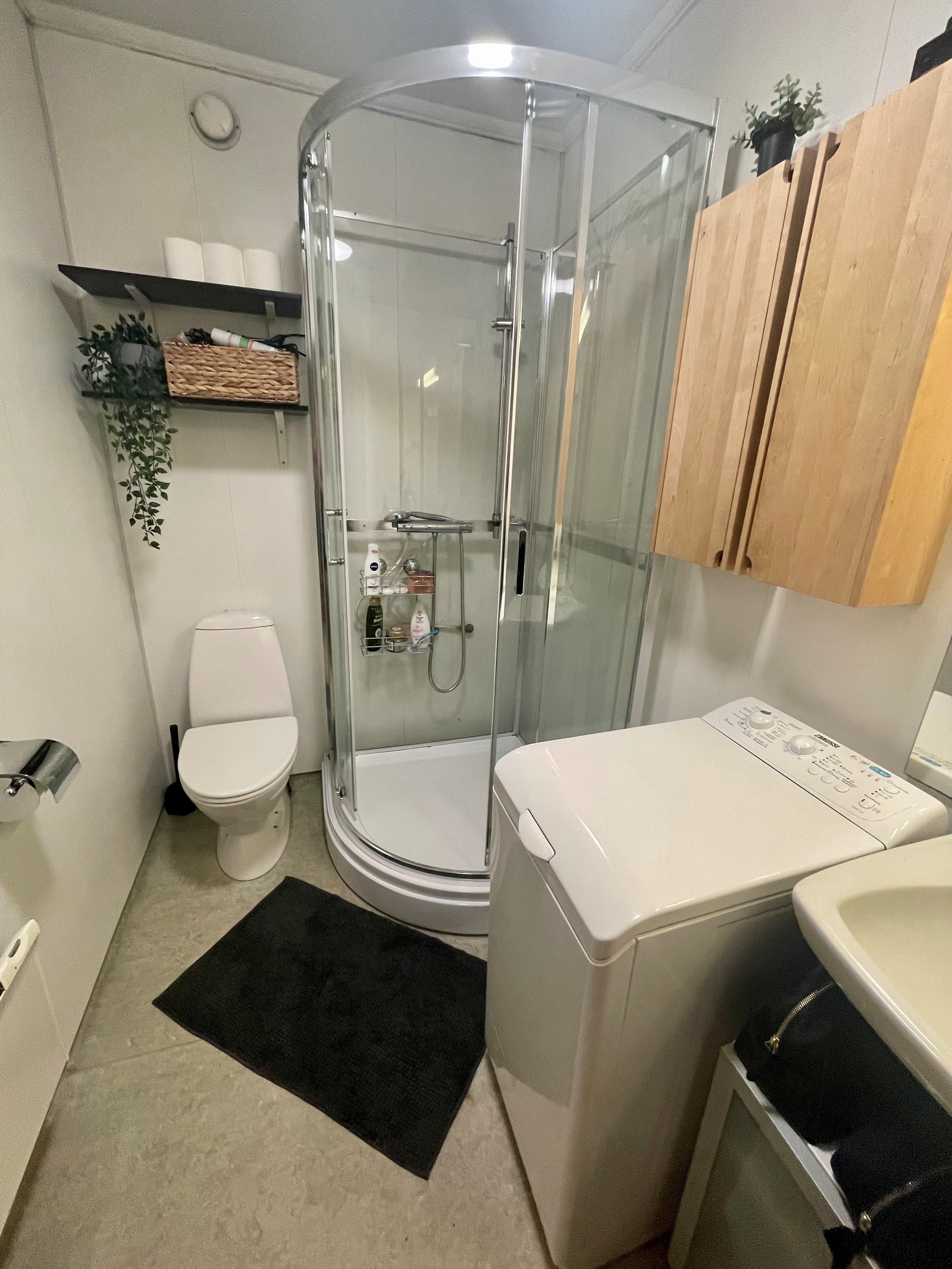 Bad med opplegg til vaskemaskin Galleribilde