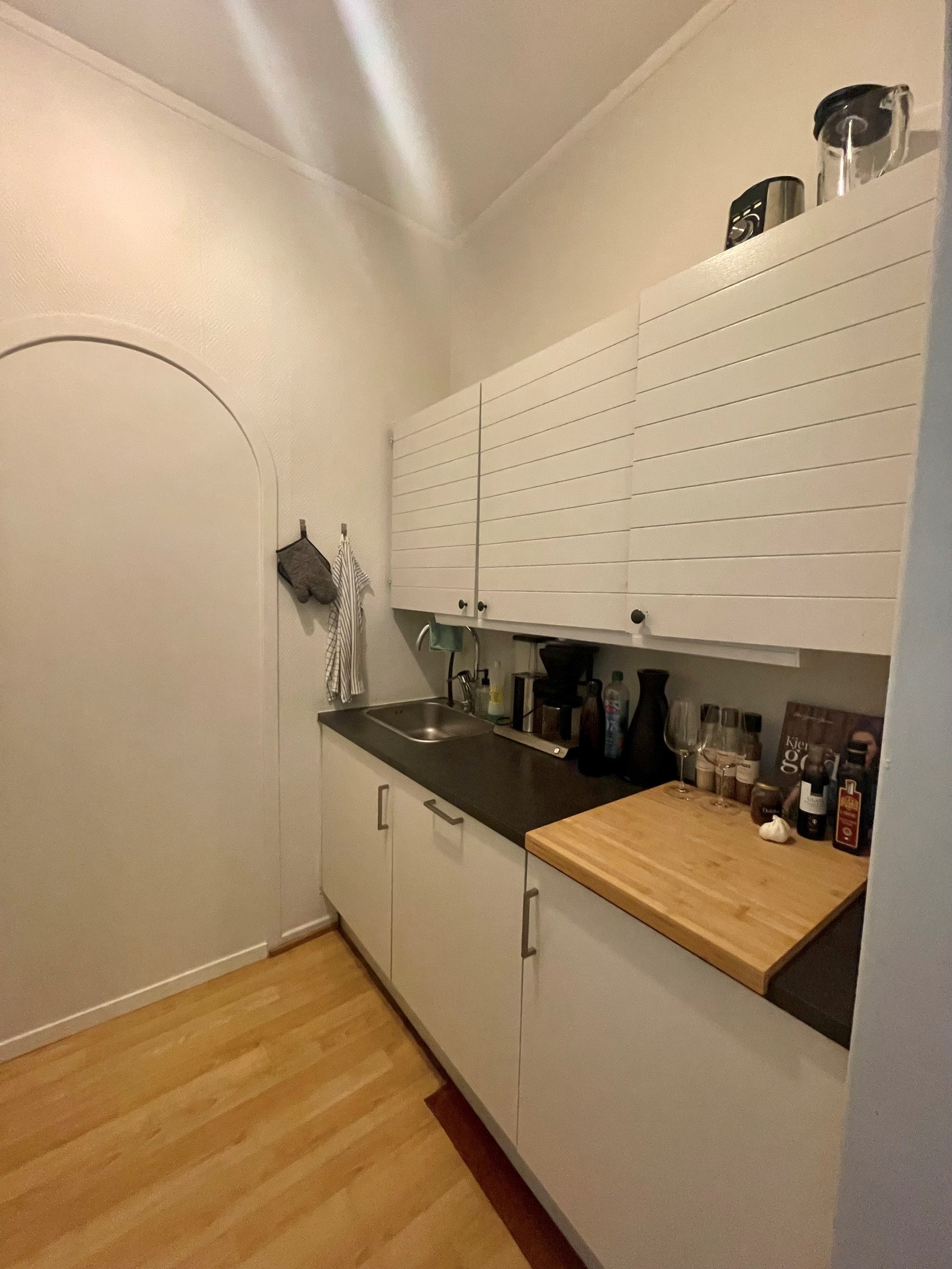 Kjøkken med integrert oppvaskmaskin Galleribilde