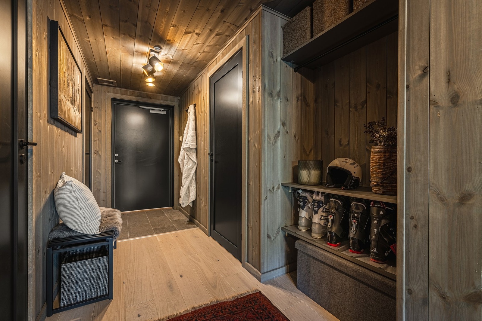 Praktisk og smart oppevaring i gangen. Galleribilde