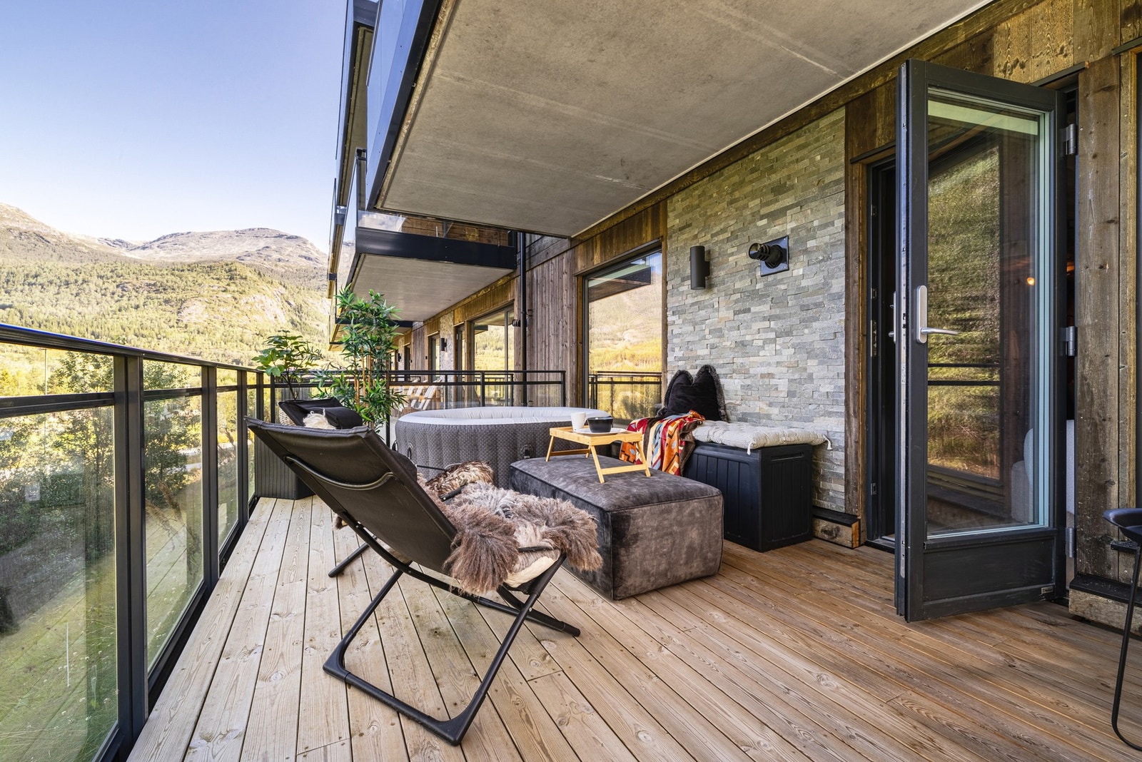 Her kan du nyte fjellet på varme sommerdager. Galleribilde