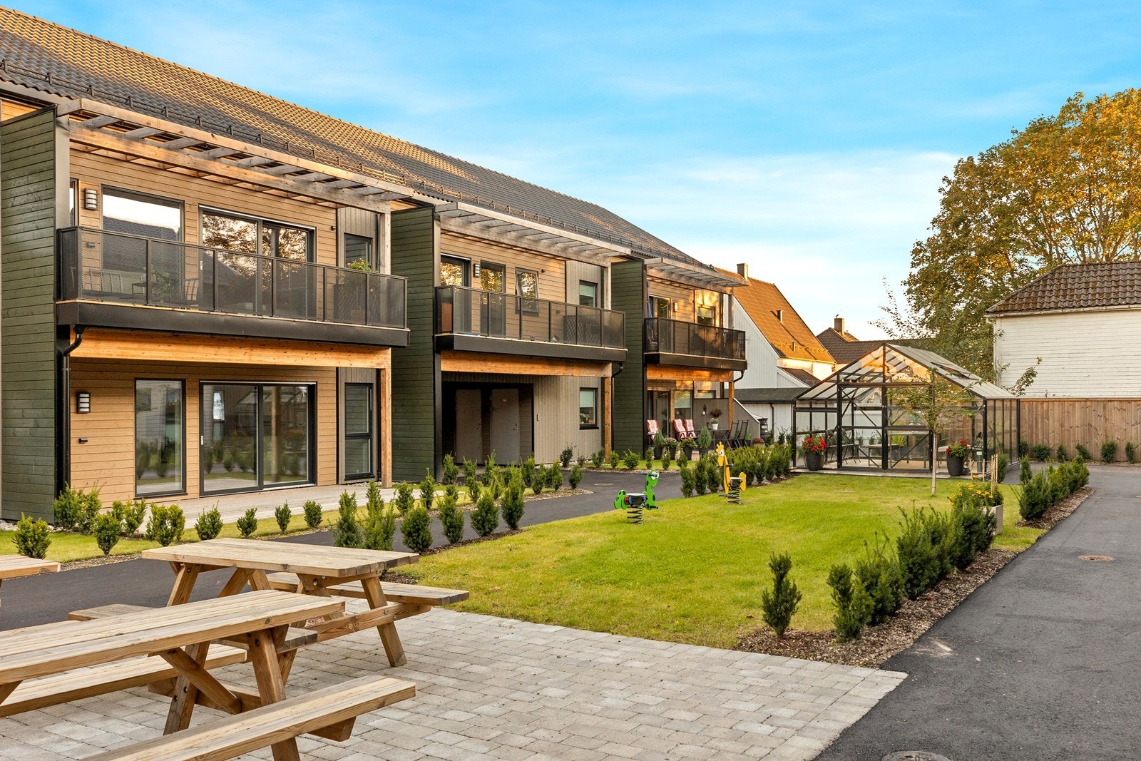 Bilder av felles arealet på sommerhalvåret Galleribilde